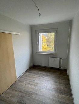 Vollständig sanierte 3-Raum-Wohnung mit Balkon und Abstellraum - Oschersleben (Bode)
