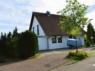 Gepflegtes freistehendes Architekten - Einfamilienhaus mit Einliegerwohnung und Garten - Straubenhardt