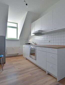 Charmante 2-Zimmer-Wohnung im Dachgeschoss mit Einbauküche - Chemnitz