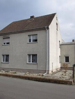 ger. Wohnhaus mit NG & 2 Garagen & Grundstück in Top Lage von Lauchhammer - Lauchhammer