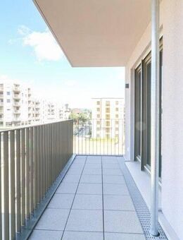 Großzügige 4-Zimmer-Wohnung mit zwei Loggien und moderner Einbauküche in ruhiger Lage - Frankfurt (Main)