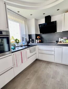 Beeindruckende Maisonettwohnung mit 2 Balkonen + Sauna + Fußbodenheizung+ vielen Extras in Top Lage! - Holzminden