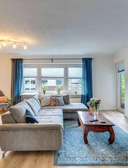 Glücksburg: Liebevoll modernisierte 3 - 4 Zimmer-Whg. 92 m² Wfl., Loggia, Keller und Stellplatz - Glücksburg (Ostsee)