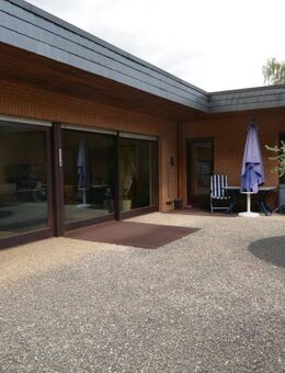 5795: Hilden-Musikantenviertel! Freistehender Bungalow mit zwei Garagen in ruhiger Lage! - Hilden