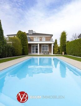 Mit Südgarten, Außenpool und 3 Garagenstellplätzen! Exklusive Villenhälfte in Alt-Meererbusch - Meerbusch
