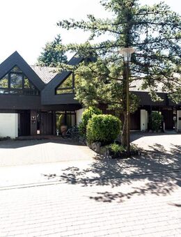 Großzügiges, sanierungsbedürftiges Anwesen mit Praxis, Einliegerwohnung und Ausbaureserve im Ort - Mettingen