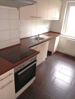 2 Zimmer Wohnung mit Einbauküche und Balkon - Itzehoe