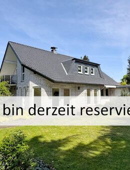 ==Charmantes Einfamilienhaus mit Doppelgarage in Augustdorf== - Augustdorf