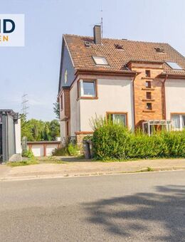 Dreifamilienhaus in ruhiger Lage mit 7 Garagen in Bochum-Wattenscheid! - Bochum