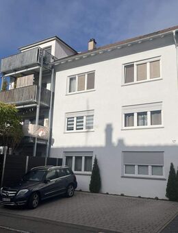 Helle 2,5 Zimmer Wohnung im 2. Obergeschoss mit Balkon - Böblingen