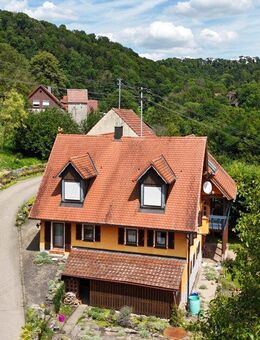 REIZVOLLES LANDHAUS IN IDYLLISCHER LAGE MIT GARAGENGEBÄUDE - Braunsbach