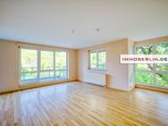 IMMOBERLIN.DE - Komfortable Wohnung mit 2 Sonnenbalkons & Gartenblick in beschaulicher Lage - Berlin