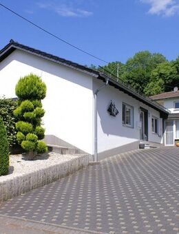 Gepflegter Bungalow mit Garage Nähe Ruppichteroth-Schönenberg - Ruppichteroth