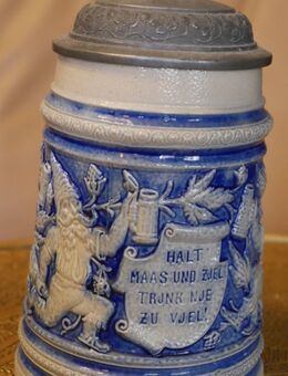 Bierkrug mit Zinndeckel , 0,5Liter , Steinzeug , Zwerge , Spruch , Halt Maas und Ziel trink nie zu viel ! , Höhe 17cm , K328 - Görlitz