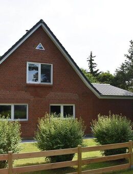 Saniertes Wohnhaus auf großem Grundstück mit Nebengebäuden - Högel