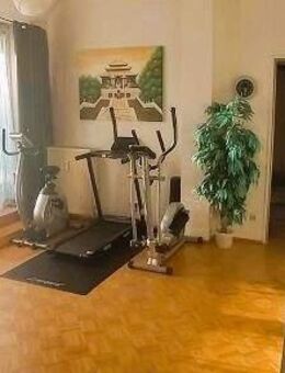 Bezugsfreie 3 Zimmer DG-Wohnung mit Balkon - Berlin