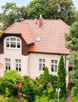 Gehdistanz S-Bahnhof Strausberg! Villa im Gründerzeit-Stil mit Keller, Garage, Saunen, Einbauküchen - Strausberg