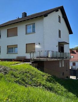 Massives großzügiges Zweifamilienwohnhaus mit freier "Wohnung zur Eigennutzung" im Obergeschoss und zusätzlich Appartement/Einliegerwohnung im UG, seh - Waldkappel