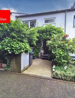 Charmantes Reihenhaus mit schönem Garten, Loggia und Garage in Neu-Isenburg - Neu Isenburg