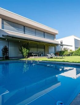 Exklusive "Villa hoch 3" mit Pool in Bestlage Riedberg Westflügel zur Anmietung - Frankfurt (Main)