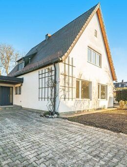 Grün, ruhig, nah dran. Renoviertes Einfamilienhaus am Waldrand. - Grünwald