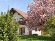 Großes Wohnhaus mit 2 Wohneinheiten und 3 Apartments in ruhiger Lage - Roth (Bayern)