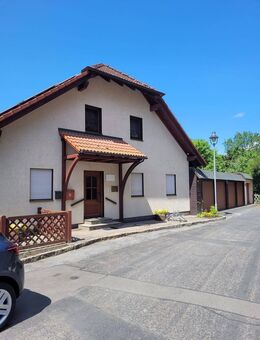 Taucha - ansprechendes Ein-oder Zweifamilienhaus mit großzügigem Garten, Carports & Garage - Taucha
