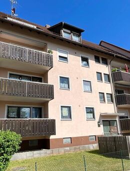 Renovierte 4-Zimmer-Wohnung mit 94 m² Wohnfläche, Balkon, Einbauküche & TG-Stellplatz - Roth (Bayern)
