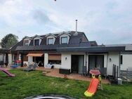Neuer Preis! Zwei- bis Dreifamilienhaus in Adendorf mit 364,60 m² Wohnfläche - Adendorf