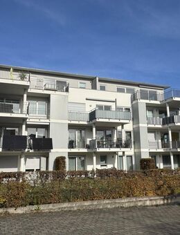 Gepflegte 3-Zimmer-Penthaus-Wohnung mit großer Terrasse und TG-Stellplatz - Friedrichshafen