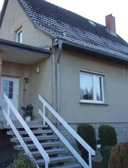 Einfamilienhaus auf einem ca 1200 qm großem Grundstück mit Garage in Mesekenhagen zu verkaufen - Mesekenhagen