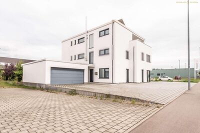 Moderne Gewerbeeinheit mit Penthouse-Wohnung in Bad Saulgau