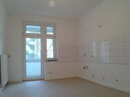 Zentral und doch im Grünen: Schöne Altbauwohnung mit Süd-Loggia im Zentrum von Herne. Nur 2 Fußminuten zum ÖPNV-Knotenpunkt. - Herne