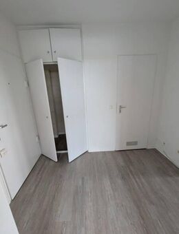 Schöne 3-Zimmer-Wohnung in Ludenberg mit Balkon und neuem Boden - Düsseldorf