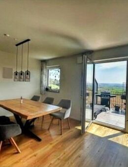 Ab 01.09.25 verfügbar!!! Moderne 4-Zimmerwohnung mit großem Balkon, EBK und Blick ins Isartal - Moosthenning