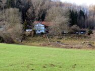 Bauernhaus mit Nebengebäude und Wald in ruhiger und idyllischer Waldrandlage mit Aussicht Nähe Kirchberg im Wald - Kirchberg (Wald)