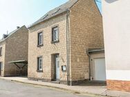 Gemütliches Wohnhaus mit großem Carport und geräumiger Garage - Ettringen (Rheinland-Pfalz)