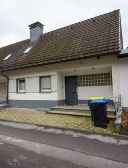 Ein Haus - Zwei Garagen - Drei Wohnungen... und das Alles in guter Lage von Altena-Dahle!!! - Altena