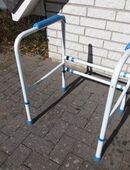 Toiletten Stützgestell mit 4 Beinen Herdegen Aufstehhilfe max. 138 kg 15,- in 24944