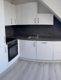 Moderne 2-Zi-DG Wohnung in Steinheim Stadtmitte mit Einbauküche nach Vereinbarung - Steinheim