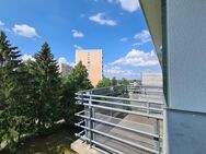 renovierte Balkonwohnung mit Ausblick, auf Wunsch mit Stellplatz - Freiberg