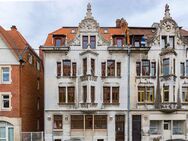 Attraktive Drei-Zimmer-Altbauwohnung mit Balkon in kernsaniertem Haus - Stuttgart