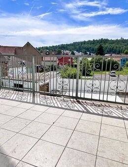 170 m² auf einer EBENE! - MODERNE EBK - 2 Balkone - Hof-und Gartennutzung - Glauburg