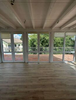 Neue, große Maisonettewohnung mit Wintergarten, weitläufiger Terrasse und Gartenanteil - Stetten (Kalten Markt)