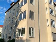 Gepflegter Komfortaltbau in begehrter Lage in Zwickau, zur 11 fachen Jahresnettokaltmiete, über Groh Immobilien, seit 1978 - Zwickau