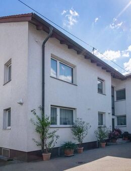 Platz für die ganze Familie: Großes Zweifamilienhaus mit Garten und Nebengebäude - Frankfurt (Main)