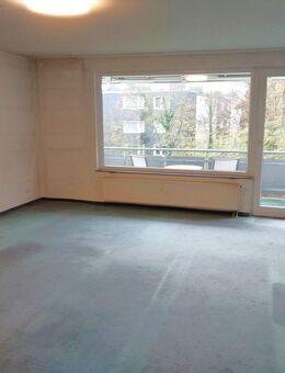 Geräumige 3,5-Zimmer-Eigentumswohnung (96 m²) mit Balkon, Aufzug und 2 Stellplätzen. - Bergisch Gladbach