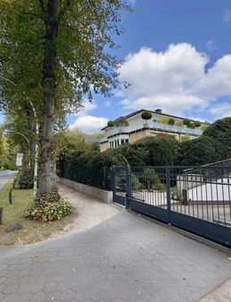 Repräsentative Beletage mit Tiefgaragenstellplatz und Fahrstuhl - Hamburg