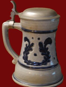 Alter Bierkrug mit Zinndeckel Füllmenge nicht angezeigt ., Motiv - Muster in blau , Höhe 17,5cm , K327 - Görlitz