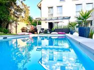 **Wunderschöne Doppelhaushälfte in traumhafter Lage mit Pool** - München